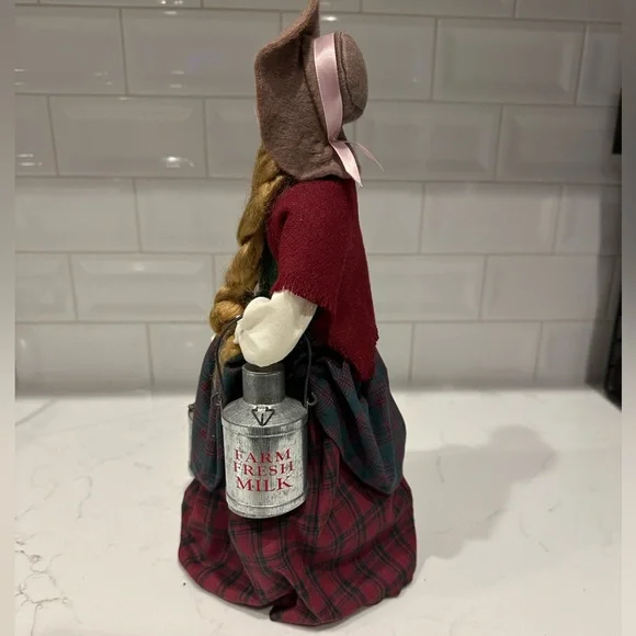 Vintage Byers Choice caroler The Milkmaid - Picture 5 of 6